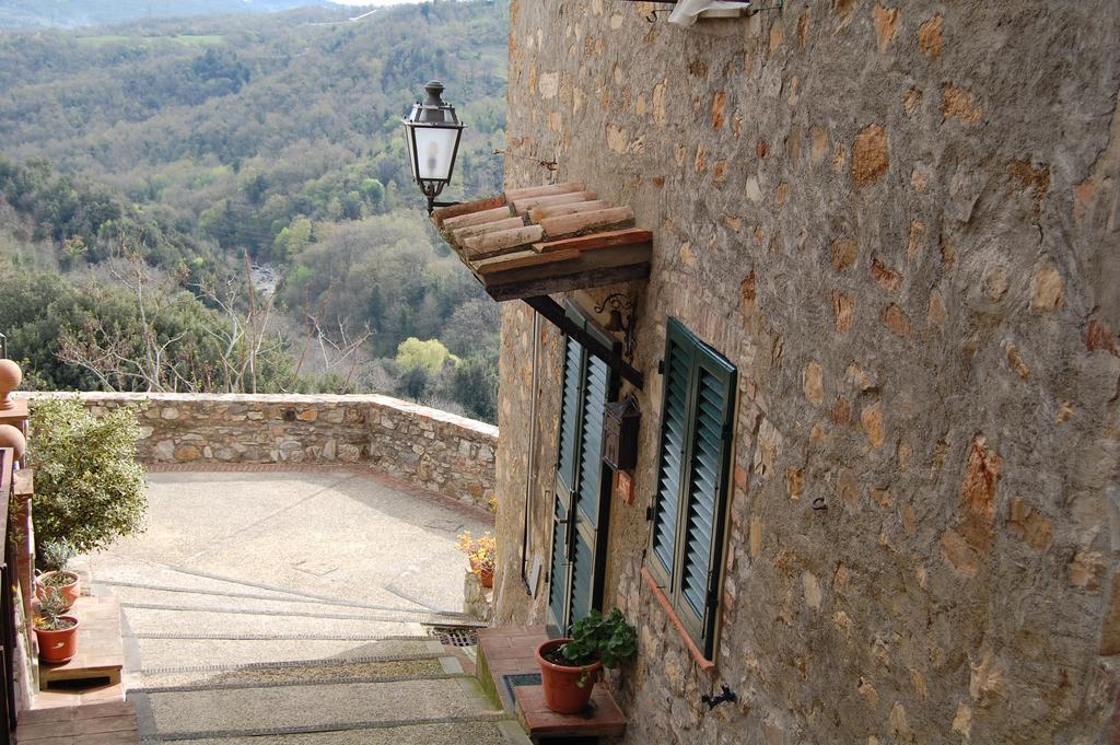 ホテルEmily House Montecerboli エクステリア 写真